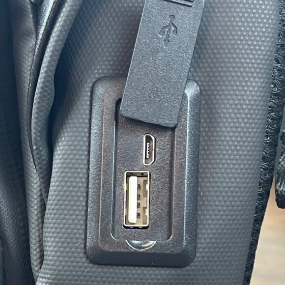 Fenruien Anti-Theft Sling Bag With USB Charging Port For Men Black Size M - New - Picture 4 of 15